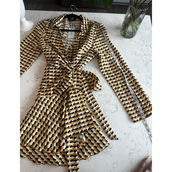 Cider Allover Print V-Neck Mini Dress - Size Large - Picture 12 of 14